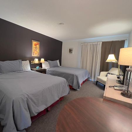 Monashee Motel Сикамус Екстериор снимка