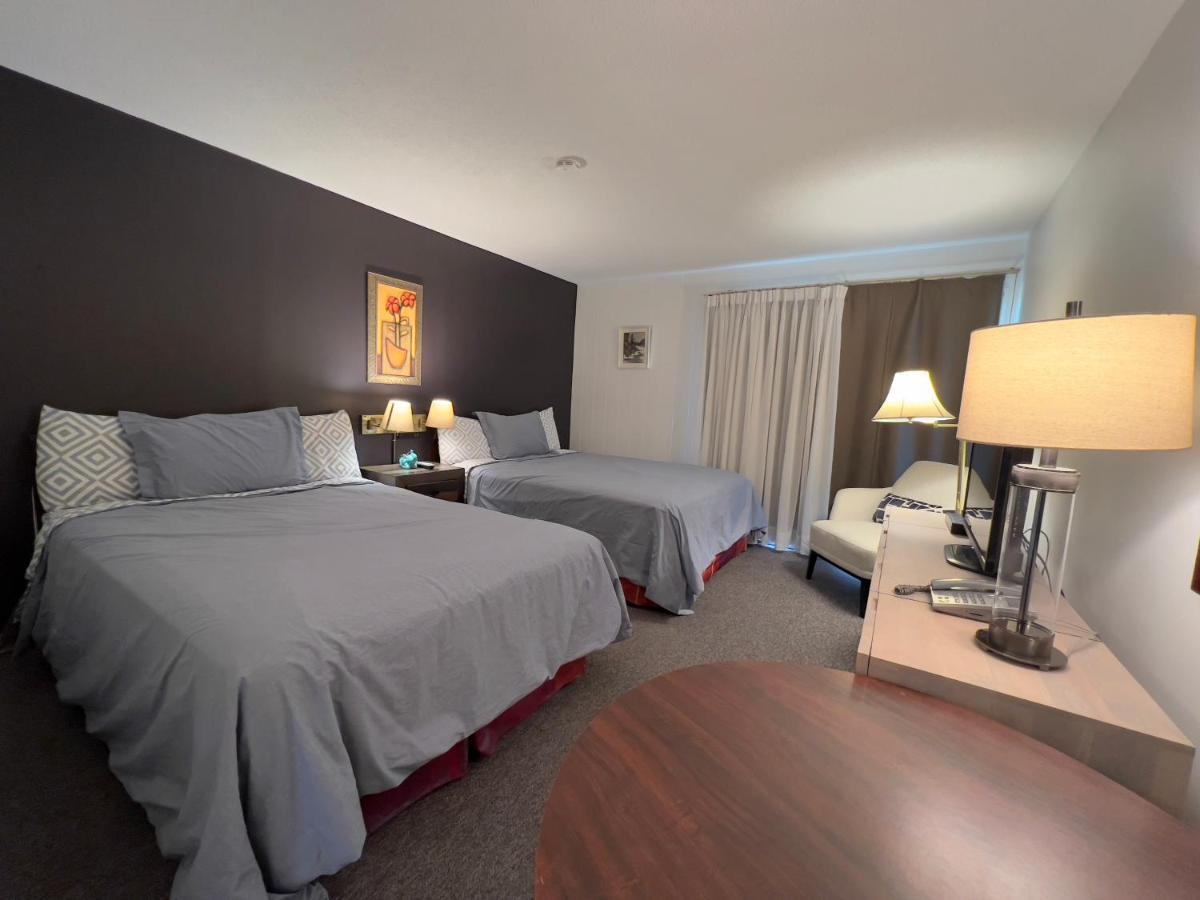 Monashee Motel Сикамус Екстериор снимка