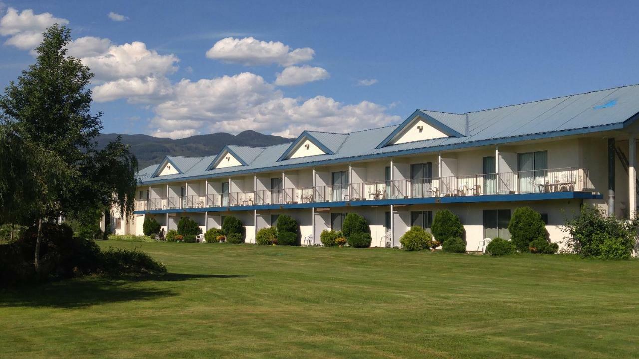 Monashee Motel Сикамус Екстериор снимка