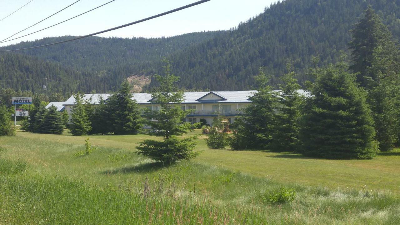Monashee Motel Сикамус Екстериор снимка